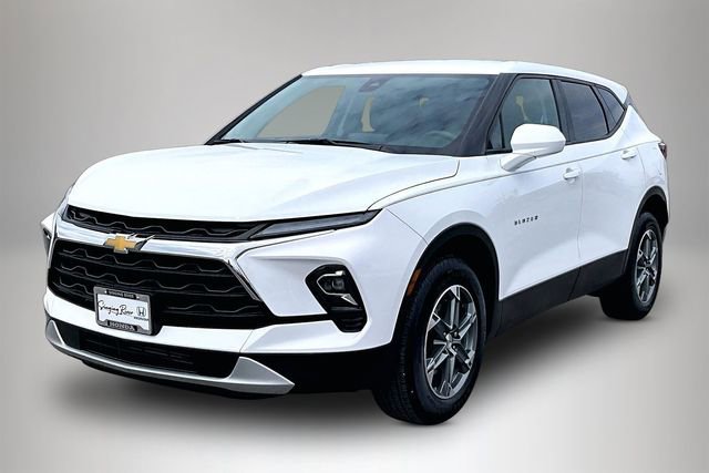 Used 2023 Chevrolet Blazer LT image 2