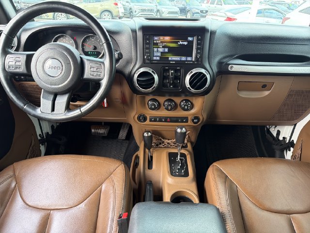 Used 2014 Jeep Wrangler Unlimited Rubicon w/ Connectivity Group AWD/4WD image 9
