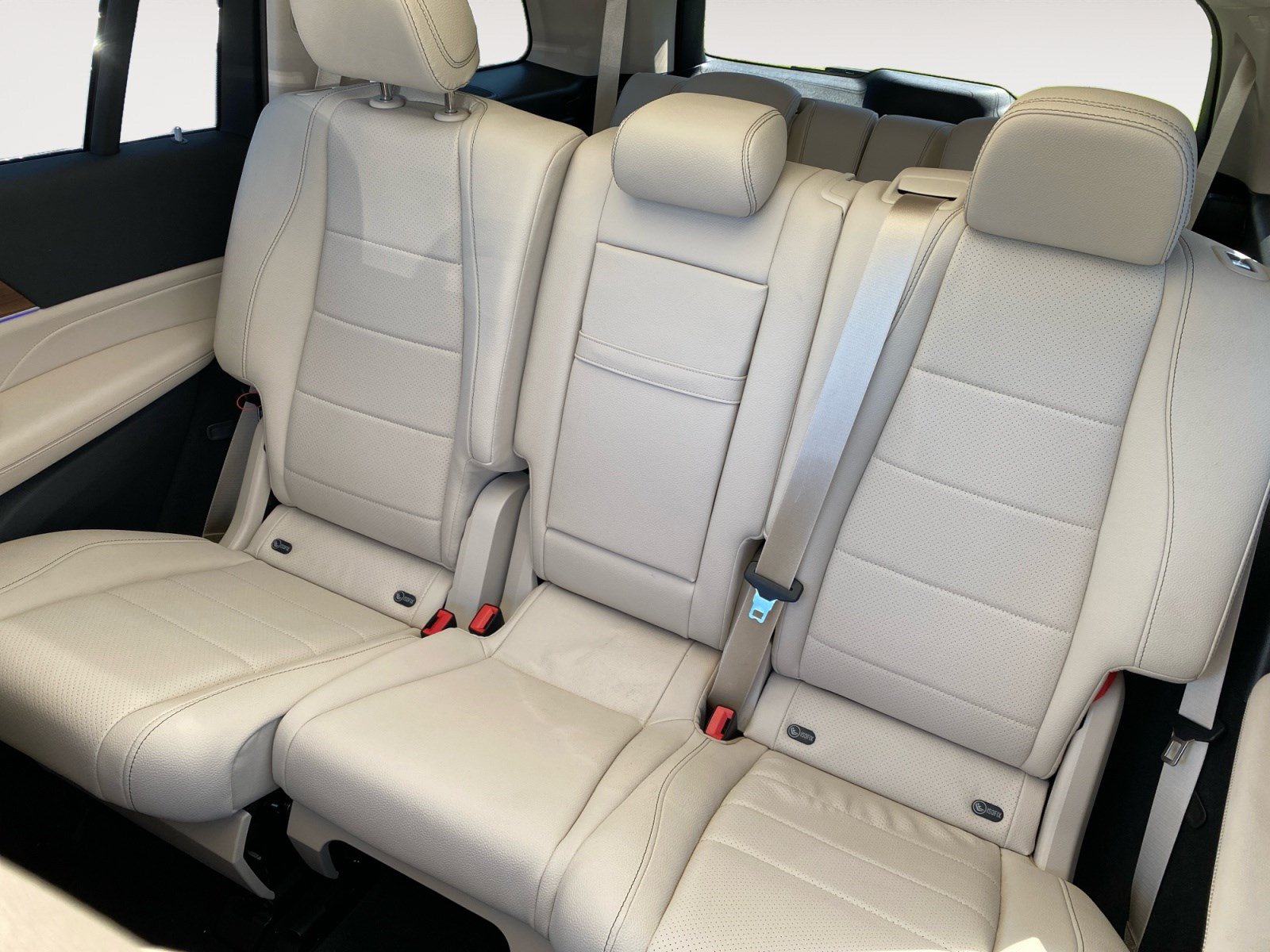 Used 2025 Mercedes-Benz GLS 450 4MATIC w/ AMG Line Exterior image 16