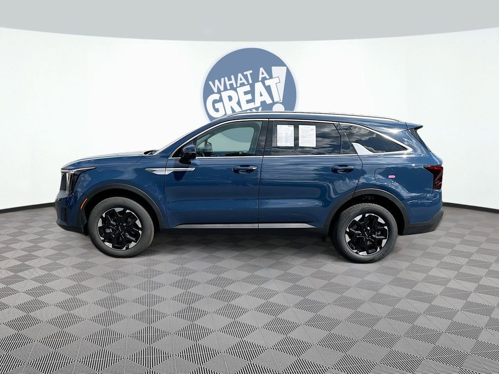 Certified 2025 Kia Sorento S image 9