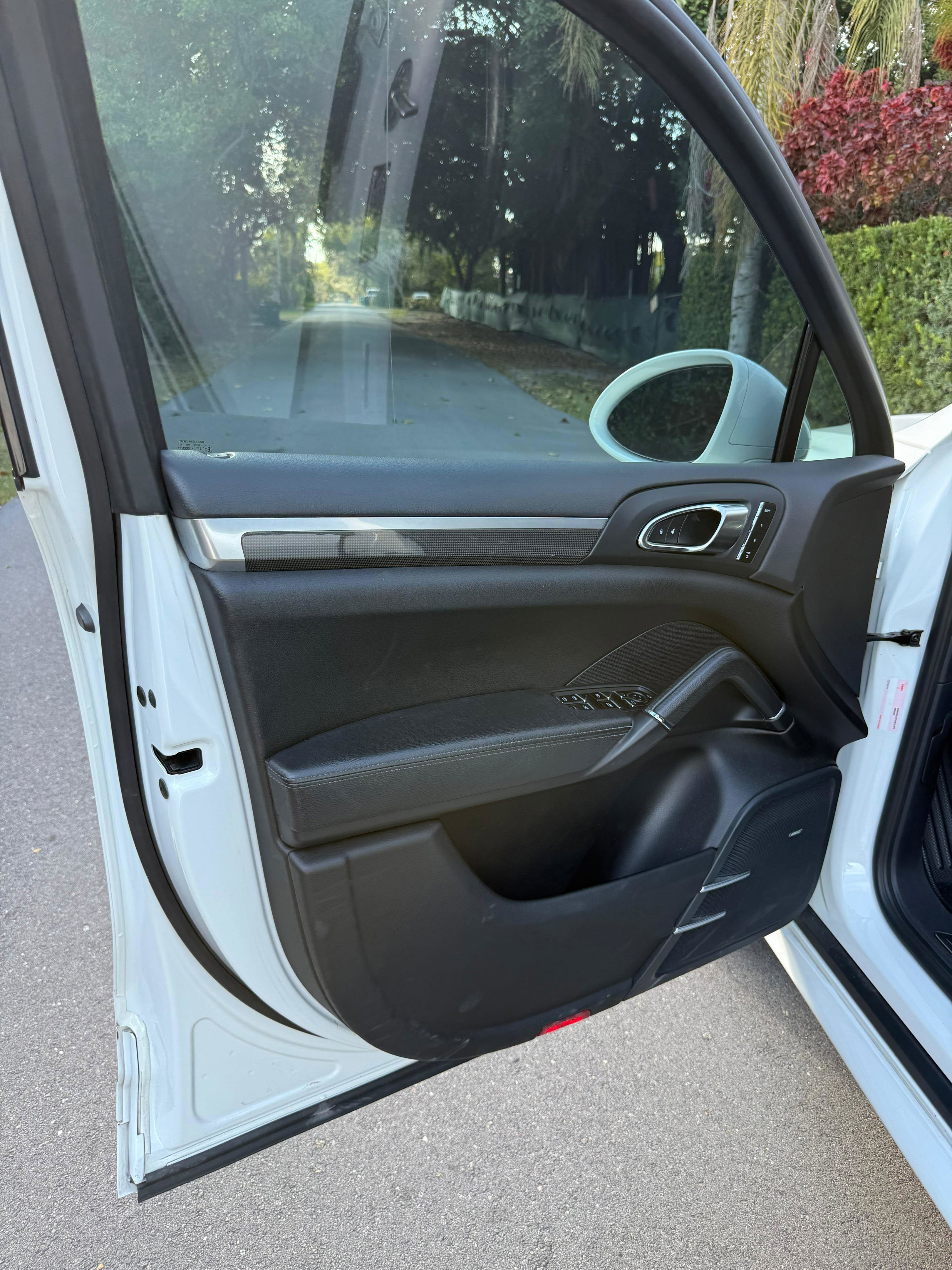 Used 2014 Porsche Cayenne GTS image 13