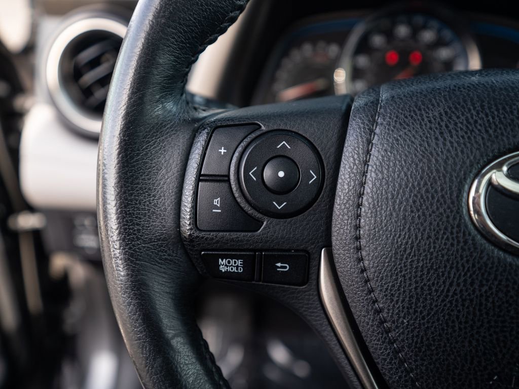 Used 2014 Toyota RAV4 Limited w/ Technology Package AWD/4WD image 20