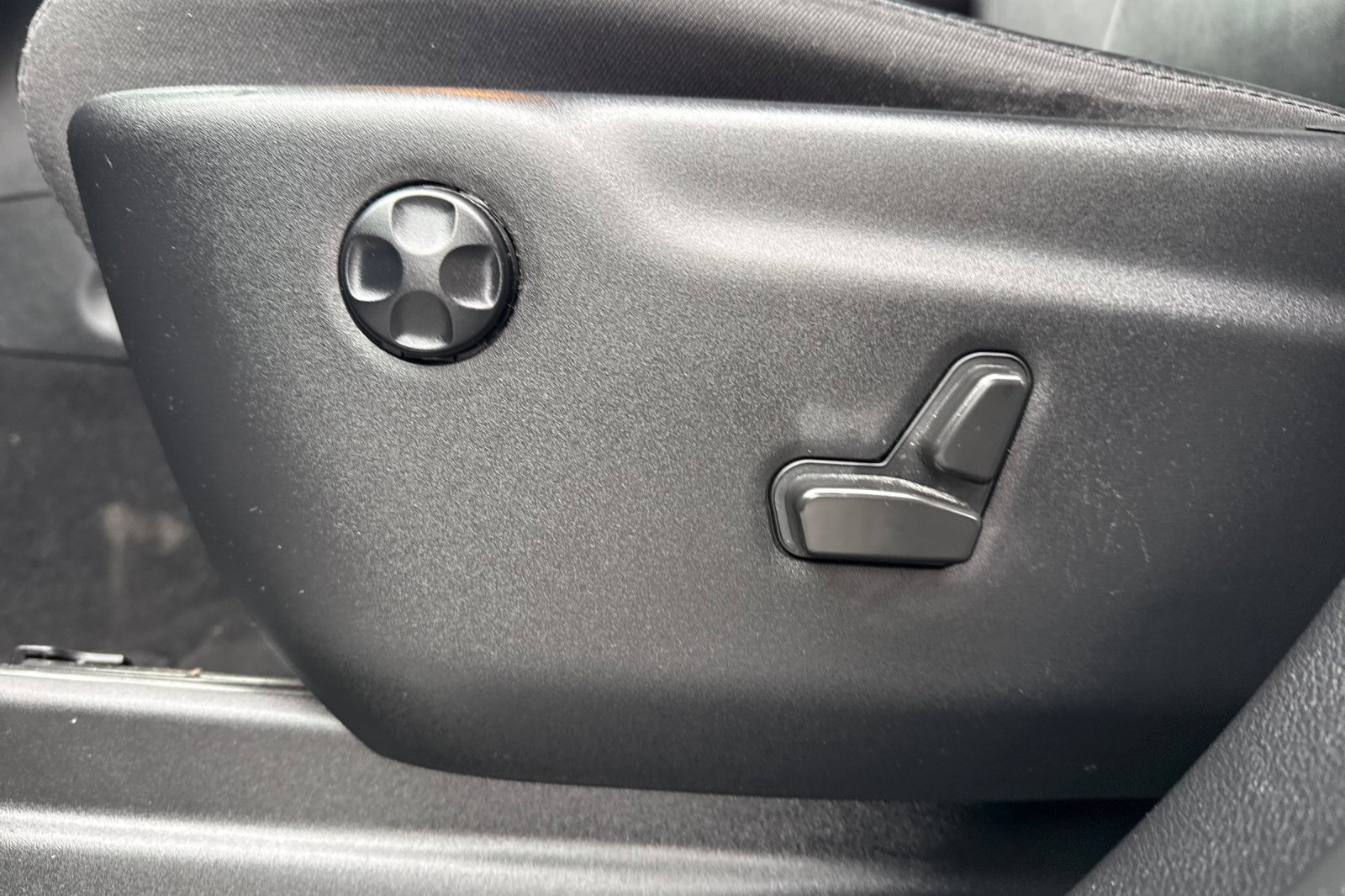 Used 2021 Jeep Grand Cherokee Limited w/ Trailer Tow Group IV image 14