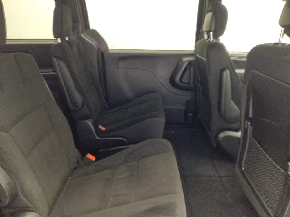 Used 2019 Dodge Grand Caravan SE FWD image 19