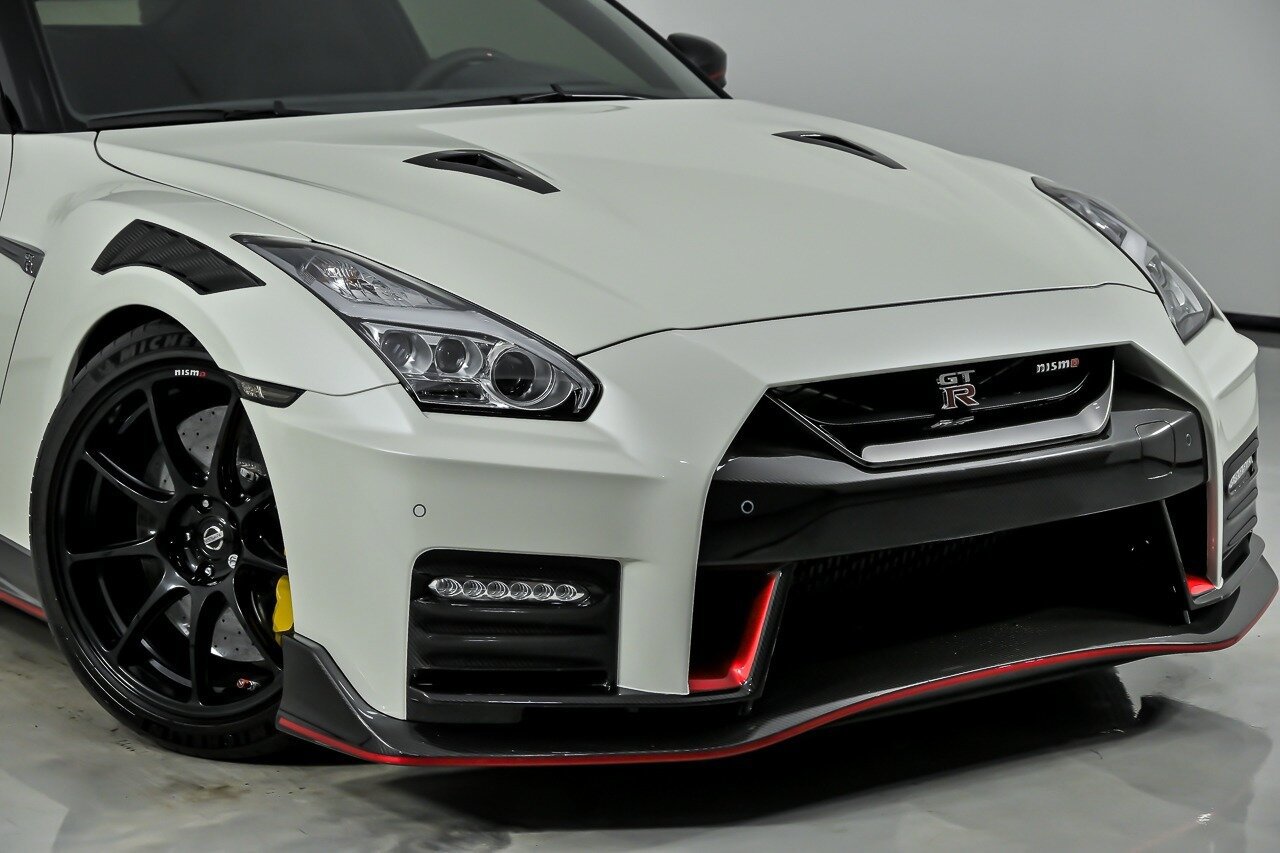 Used 2020 Nissan GT-R NISMO AWD/4WD image 3