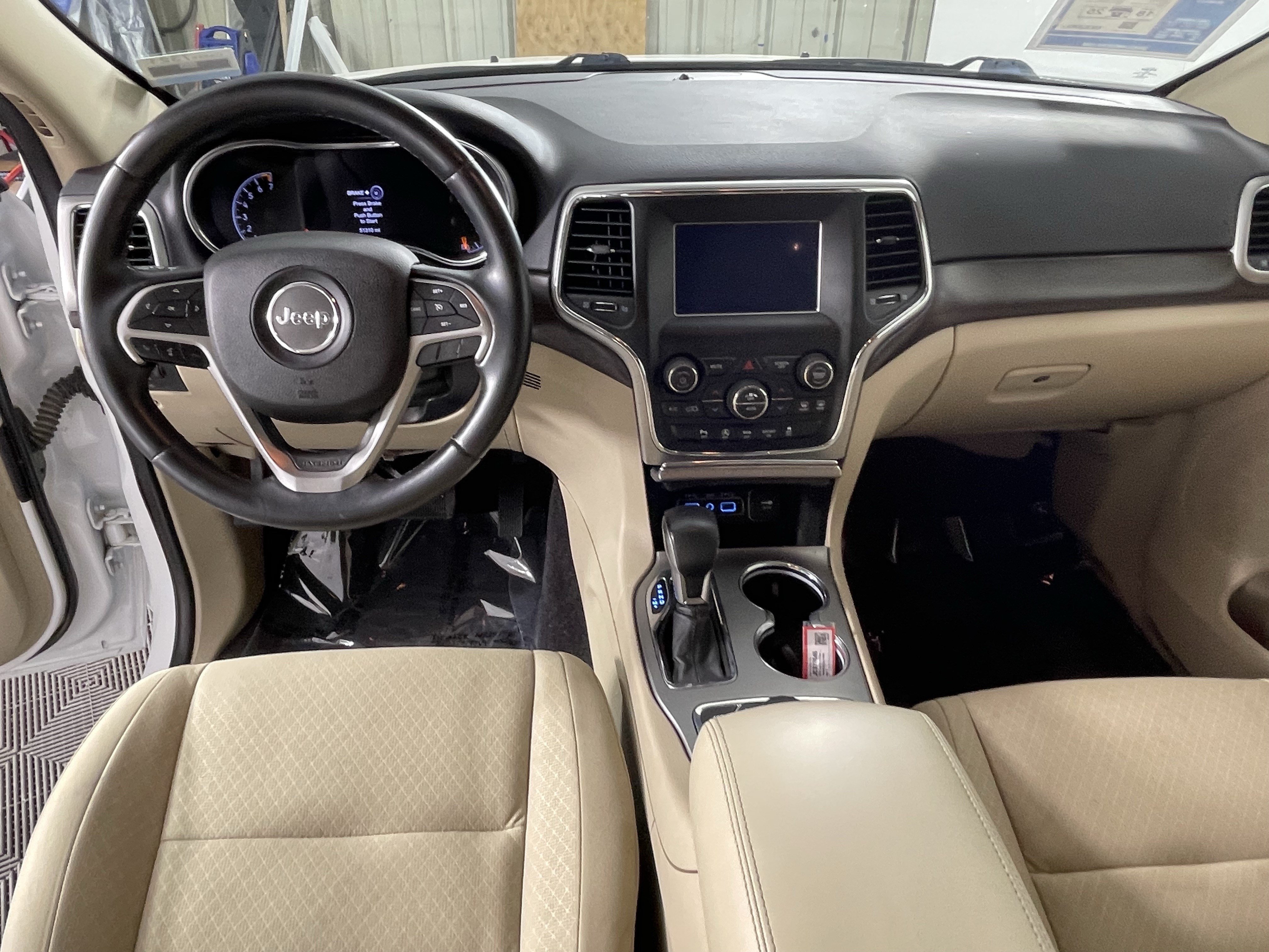 Used 2018 Jeep Grand Cherokee Laredo AWD/4WD image 11
