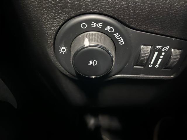 Used 2023 Jeep Compass Latitude AWD/4WD image 23
