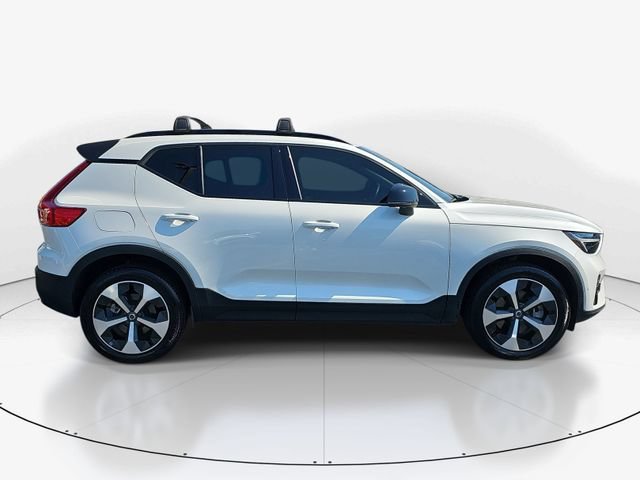 Used 2025 Volvo XC40 B5 Plus w/ Protection Package Premier AWD/4WD image 2