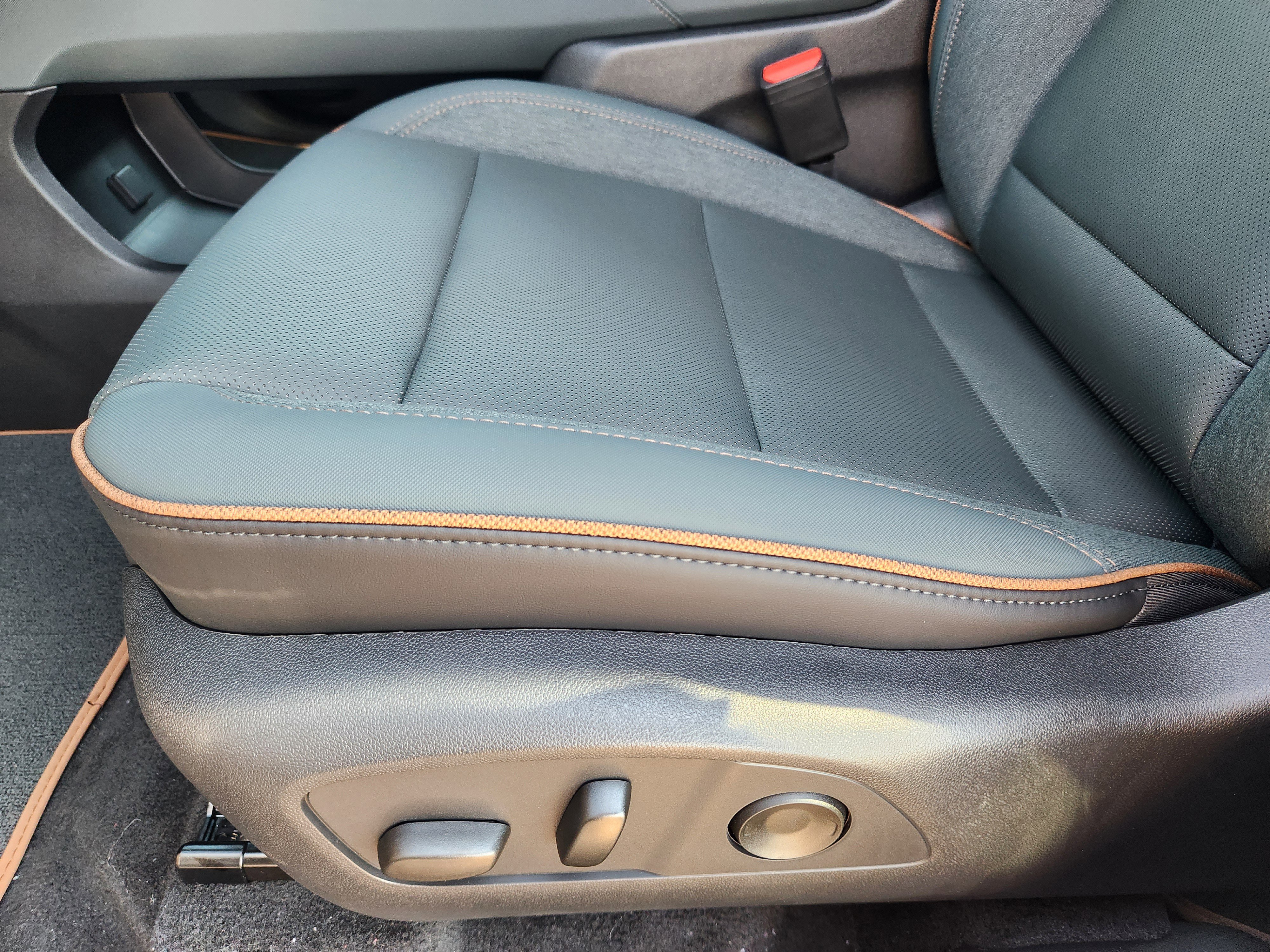 New 2026 GMC Acadia AT4 image 19