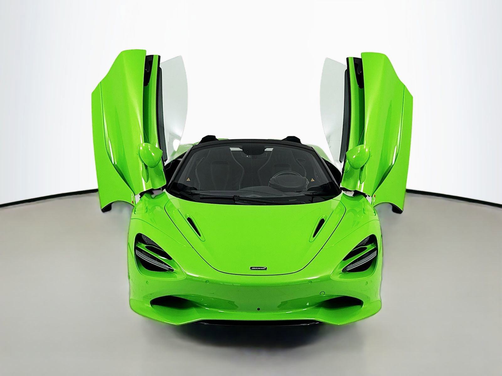 Used 2024 McLaren 750S Spider RWD image 2