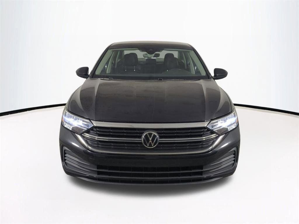 Used 2024 Volkswagen Jetta SE FWD image 3