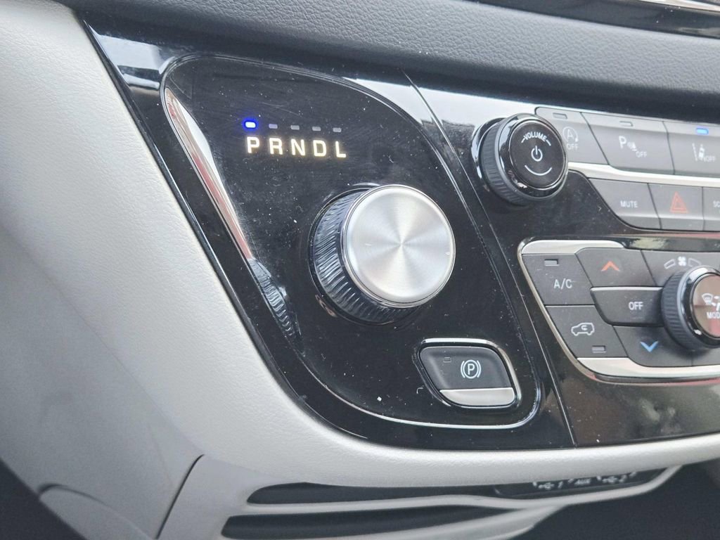 Used 2024 Chrysler Pacifica Touring-L image 30