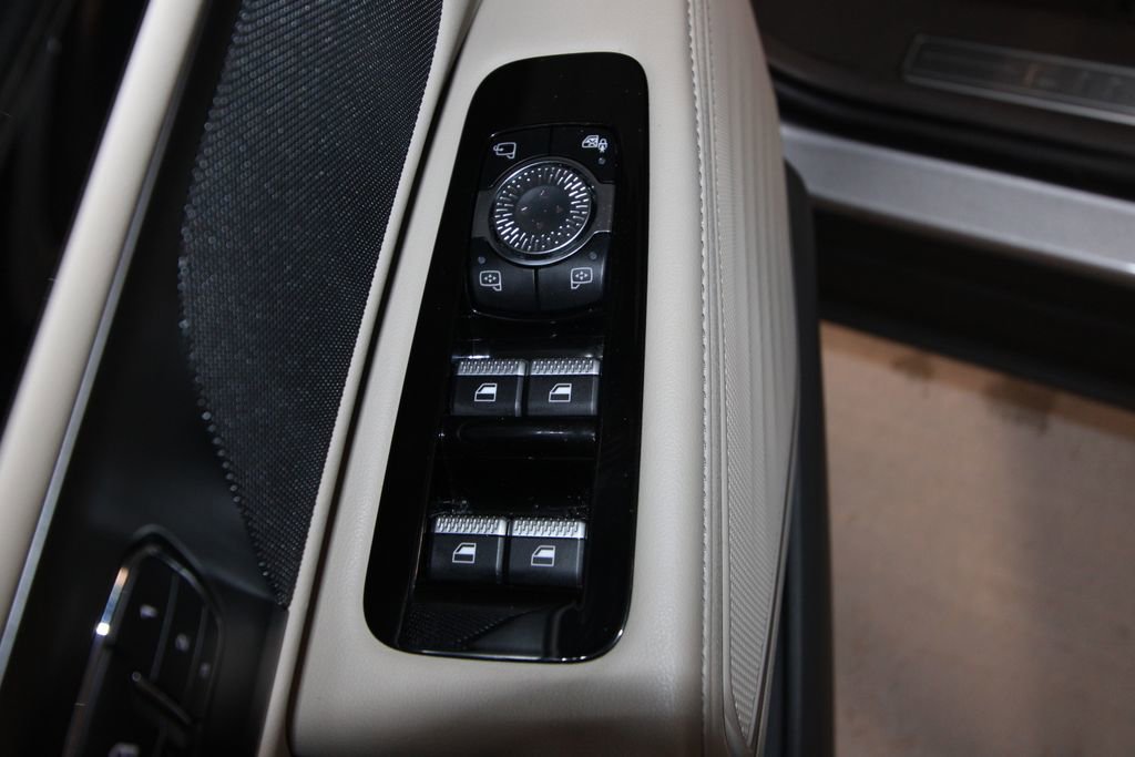 Used 2025 Lincoln Nautilus Premier image 6