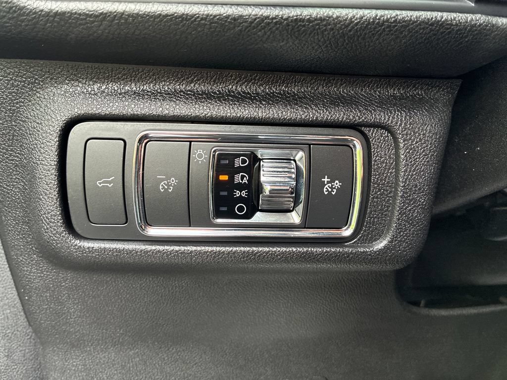 Used 2021 Lincoln Corsair AWD w/ Equipment Group 101A image 30