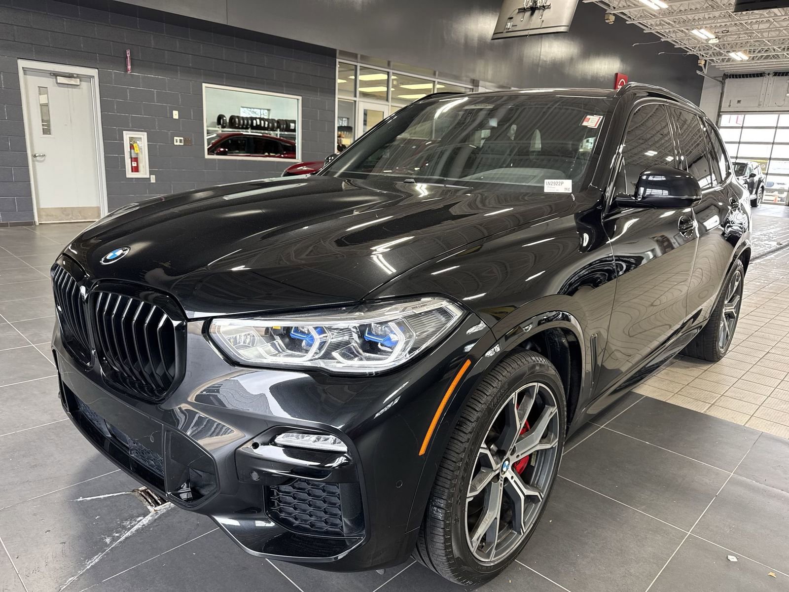 Used 2021 BMW X5 M50i w/ Executive Package image 31