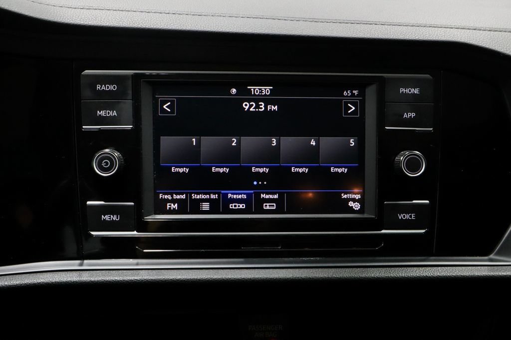 Used 2023 Volkswagen Jetta SE FWD image 3