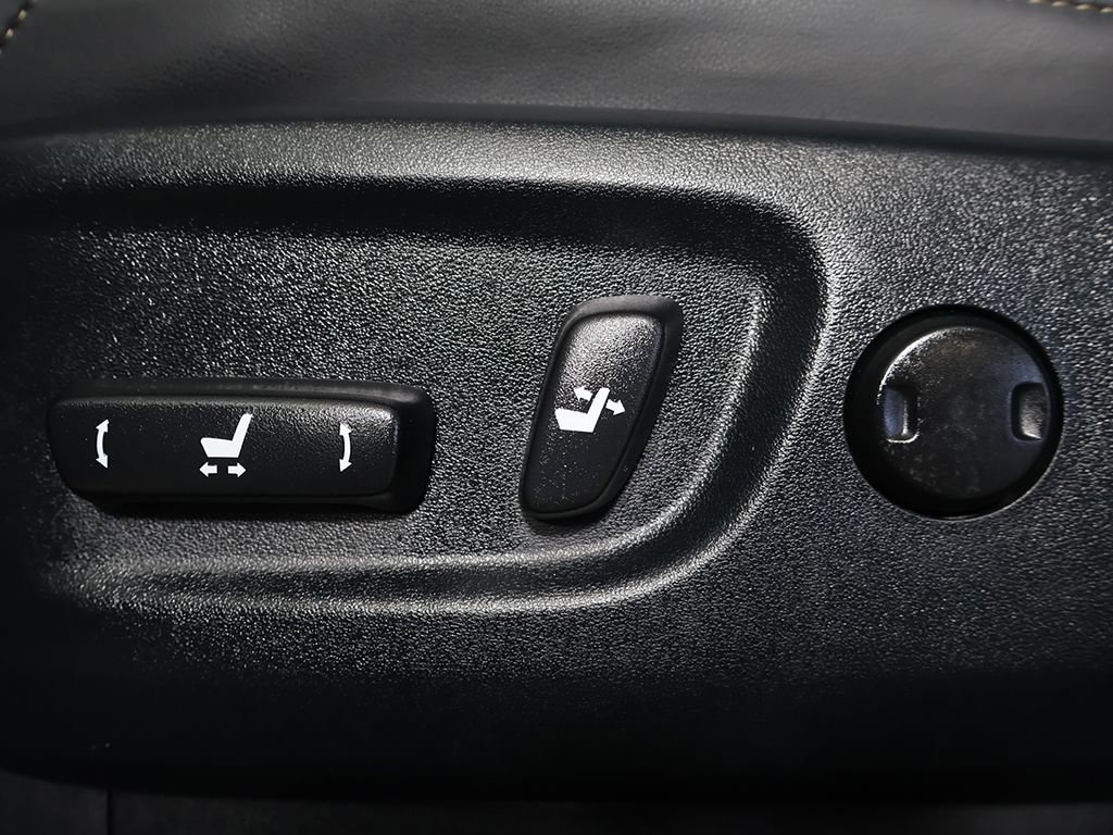 Used 2023 Lexus GX 460 Premium w/ Accessory Package AWD/4WD image 23