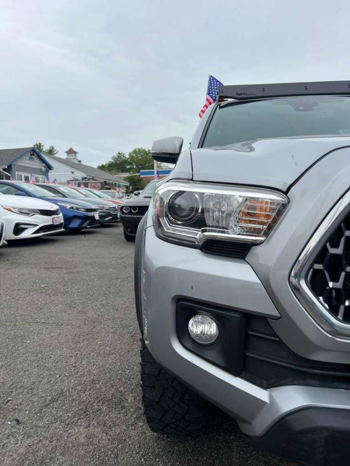 Used 2019 Toyota Tacoma TRD Off-Road AWD/4WD image 2