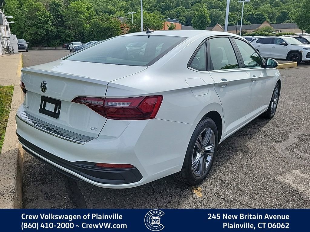 Certified 2023 Volkswagen Jetta SE w/ Panoramic Sunroof Package FWD image 3