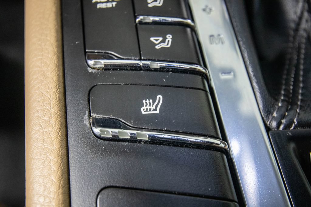 Used 2019 Porsche Macan AWD/4WD image 27