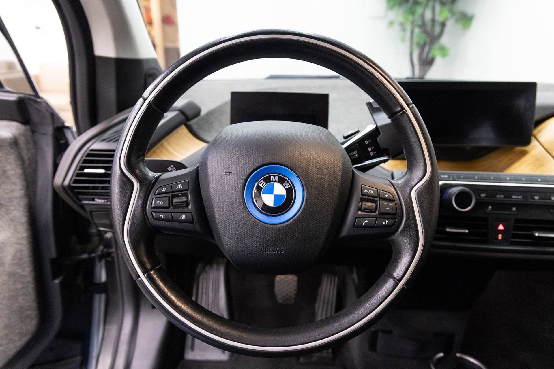 Used 2015 BMW i3 w/ Range Extender image 16