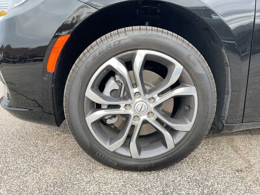 Used 2026 Chrysler Pacifica Pinnacle image 17