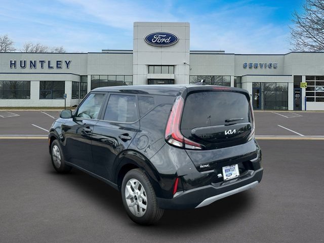 Used 2025 Kia Soul LX w/ LX Technology Package FWD image 5