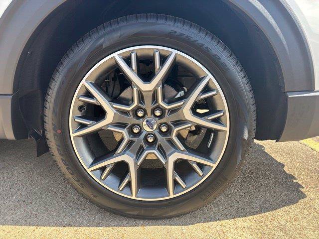 New 2027 Ford Explorer Platinum RWD image 14
