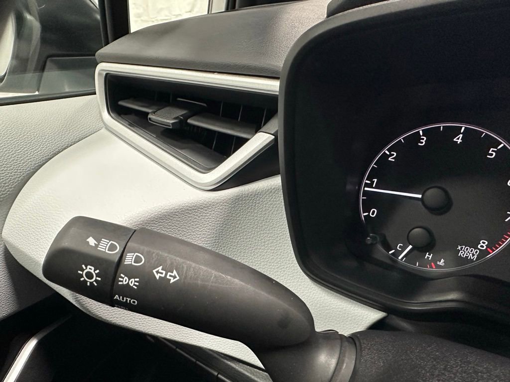 Used 2025 Toyota Corolla SE image 21