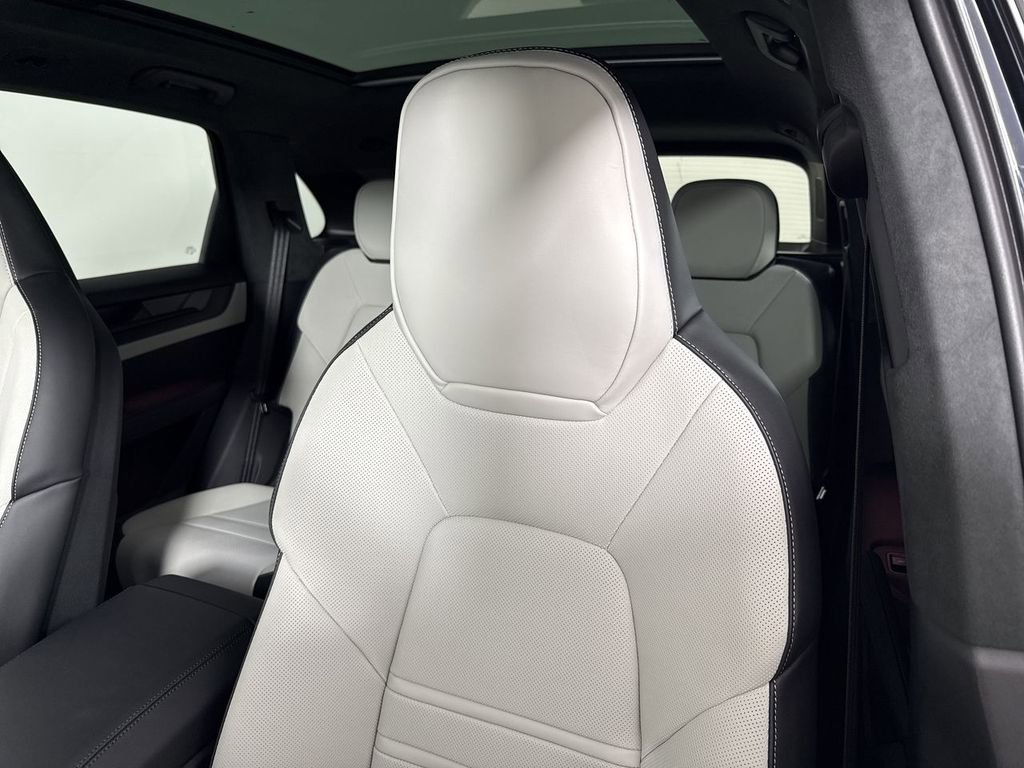 New 2026 Porsche Cayenne GTS image 41
