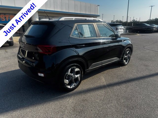 Used 2025 Hyundai Venue SEL FWD image 3