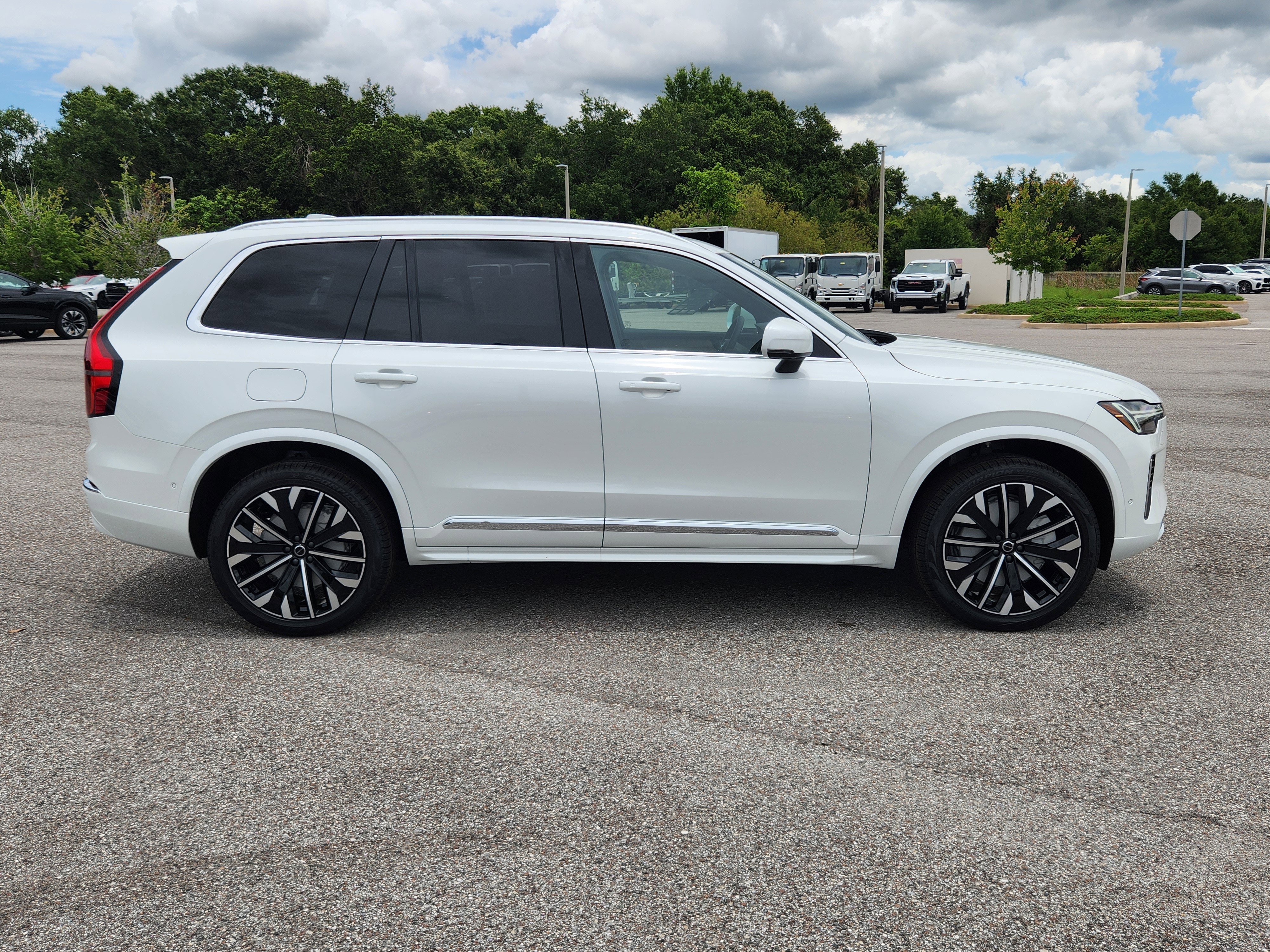 New 2025 Volvo XC90 T8 Plus w/ Protection Package image 8