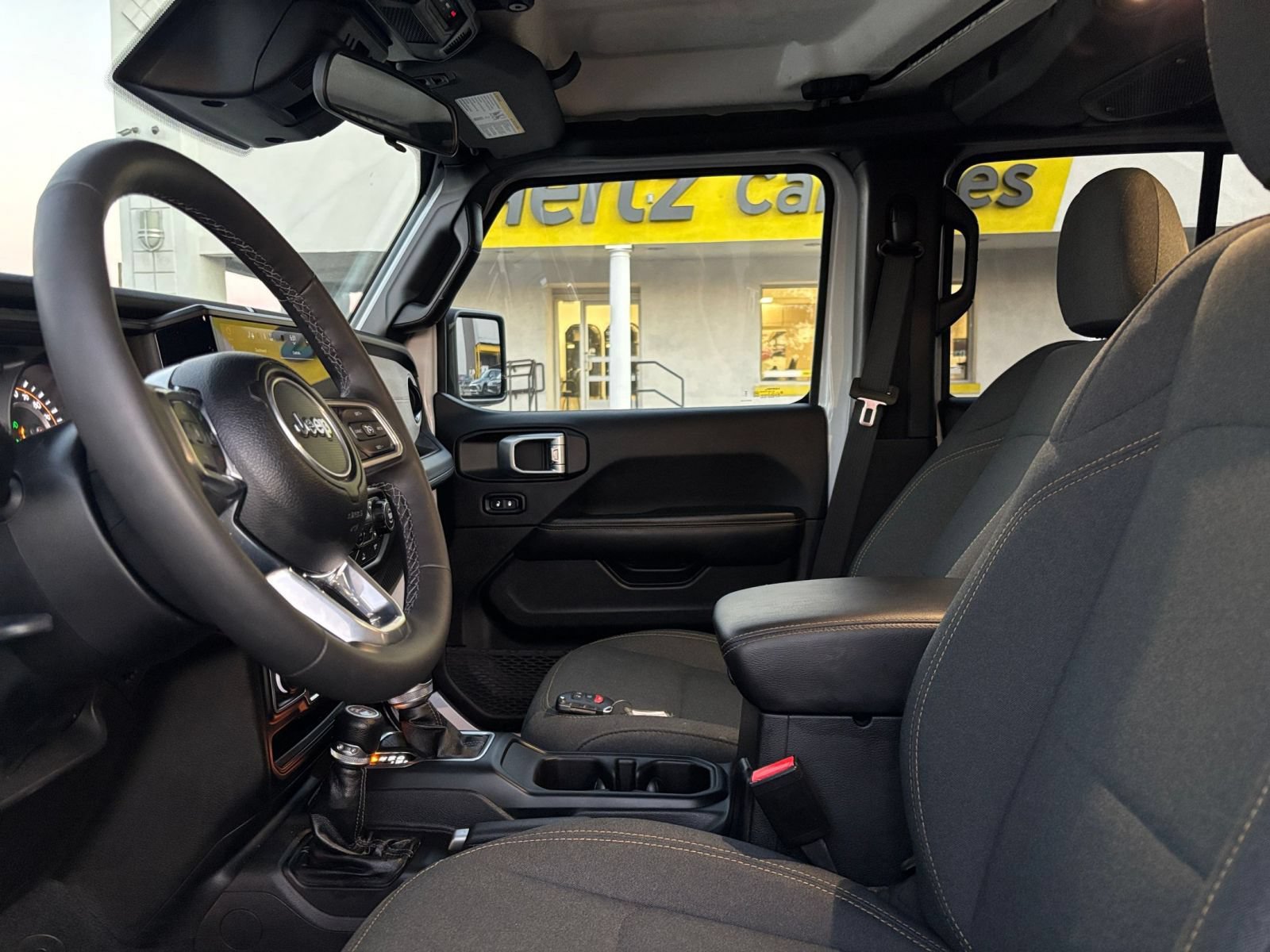 Used 2025 Jeep Wrangler Unlimited Sahara AWD/4WD image 24