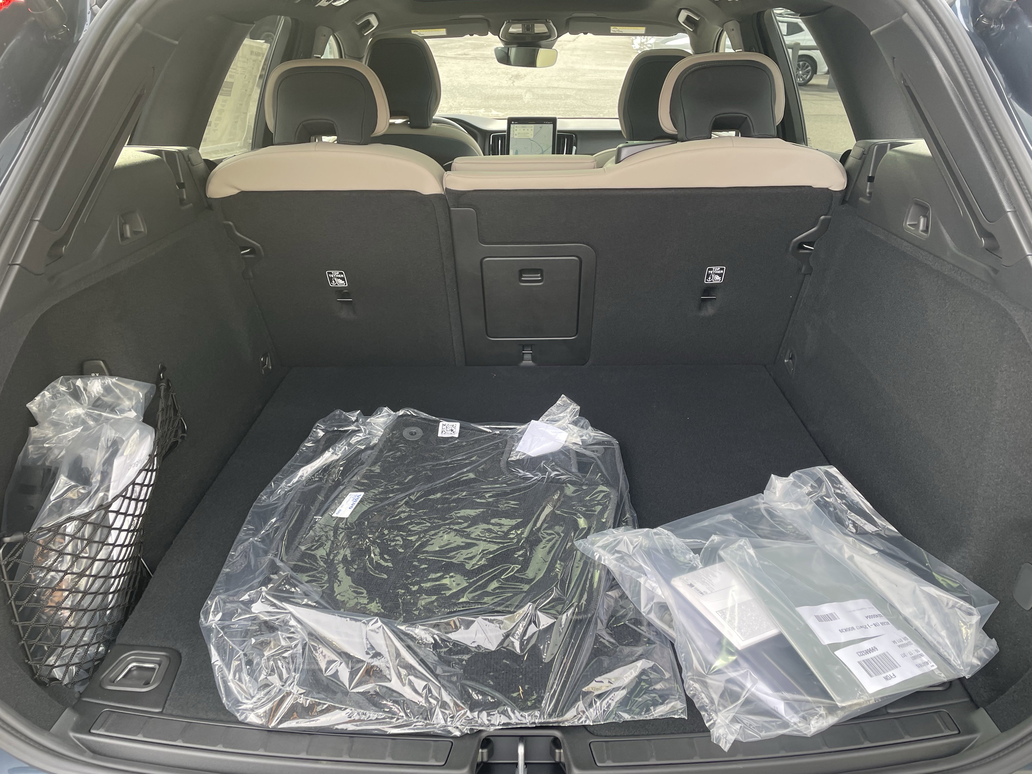 New 2026 Volvo XC60 T8 Core image 9