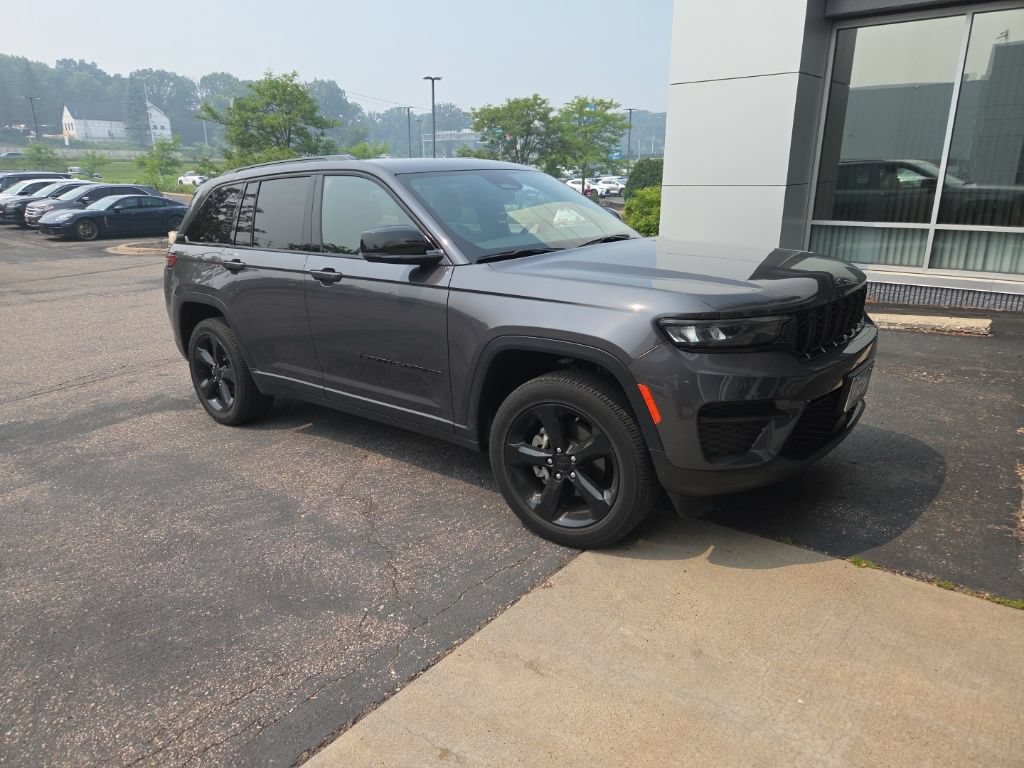 Used 2023 Jeep Grand Cherokee Altitude AWD/4WD image 31