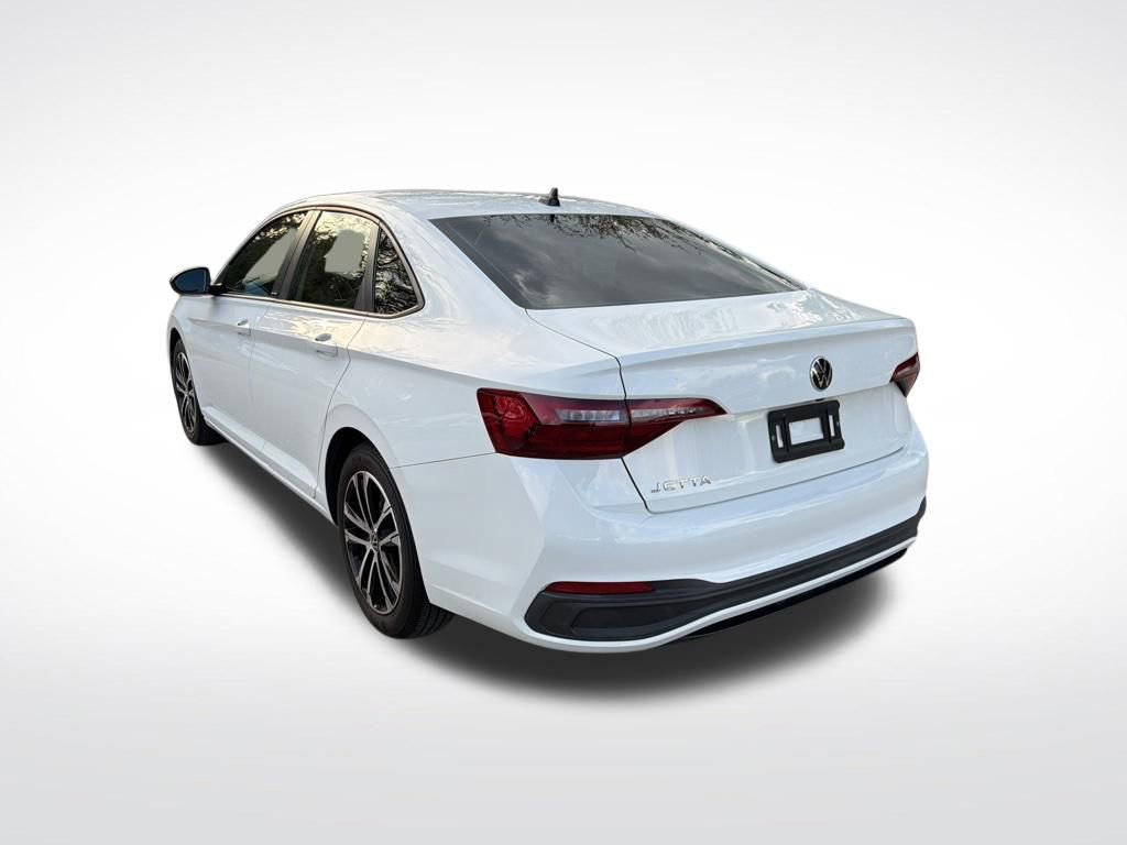 Used 2023 Volkswagen Jetta Sport image 6