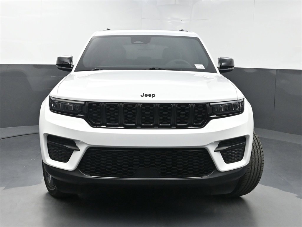 Used 2023 Jeep Grand Cherokee Altitude image 42