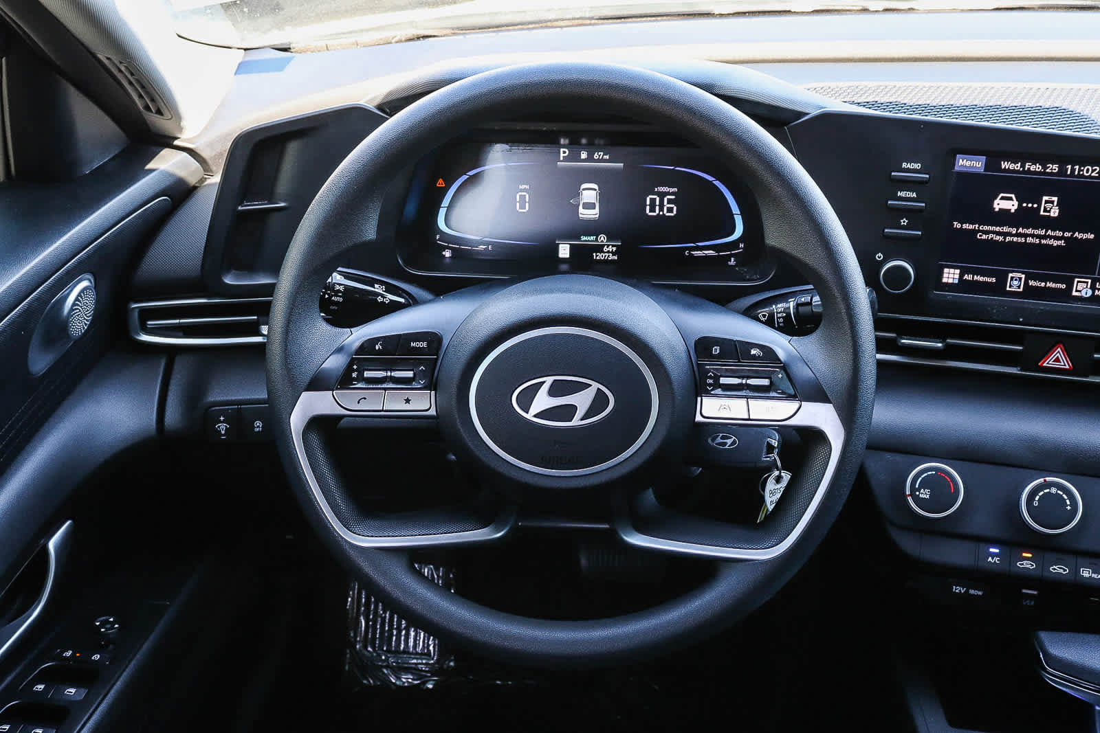 Used 2025 Hyundai Elantra SE image 16