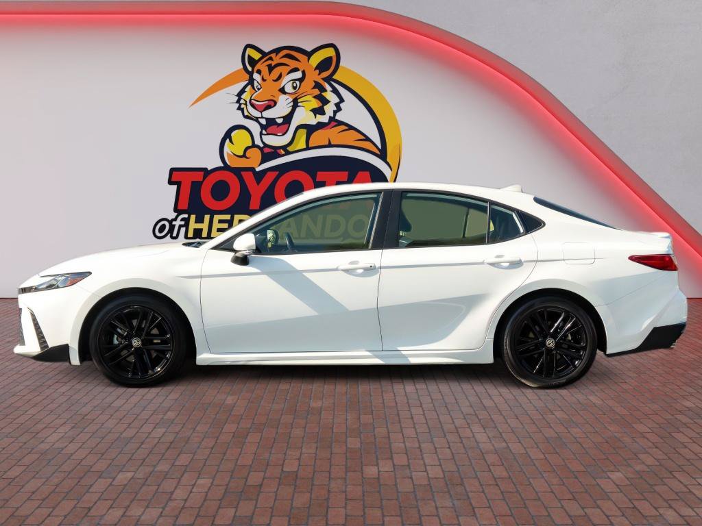 Used 2025 Toyota Camry SE FWD image 8