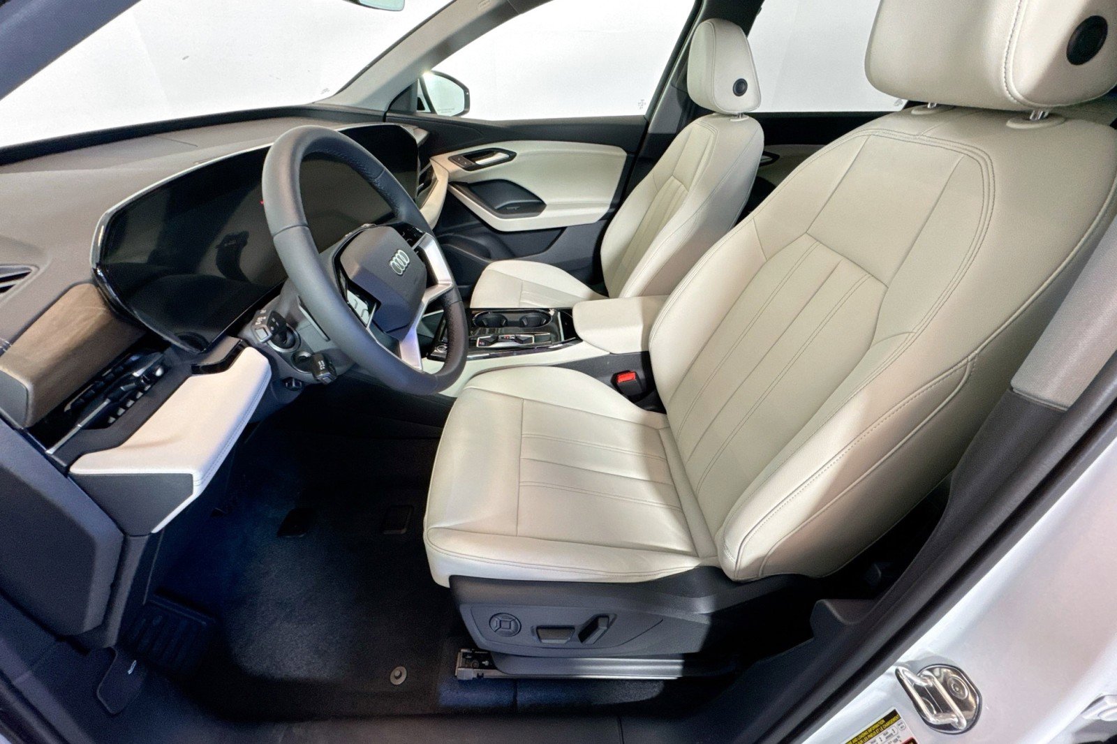 New 2025 Audi Q6 e-tron Premium image 17