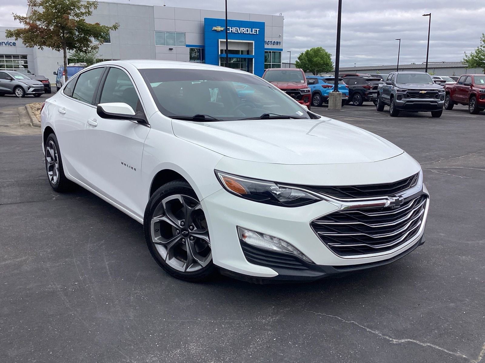 Used 2021 Chevrolet Malibu LT FWD image 1