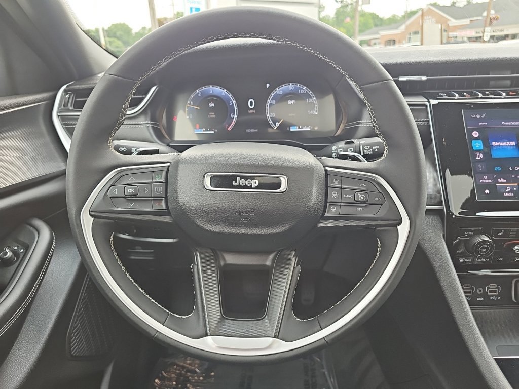 Certified 2025 Jeep Grand Cherokee Altitude AWD/4WD image 20