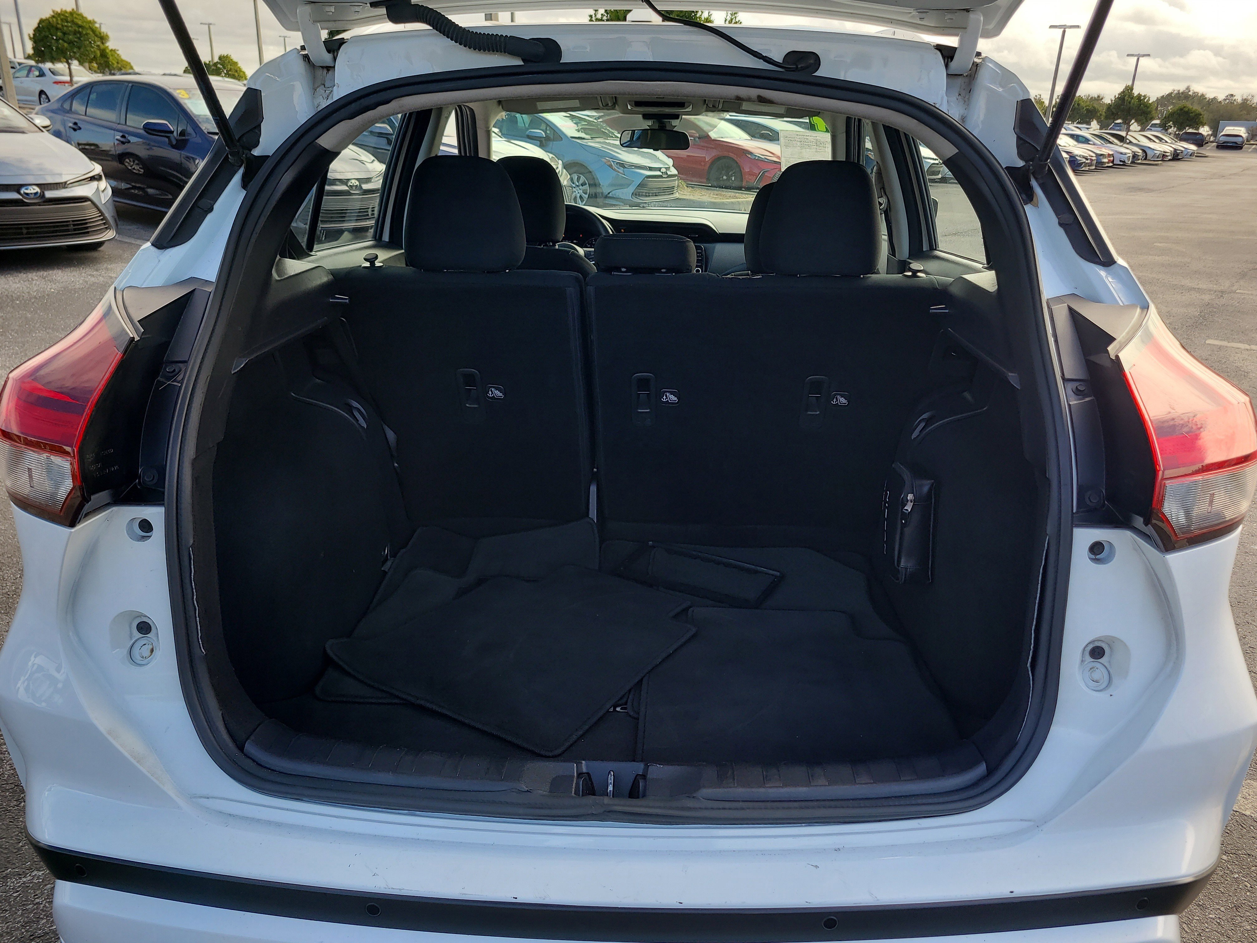 Used 2024 Nissan Kicks SV image 11