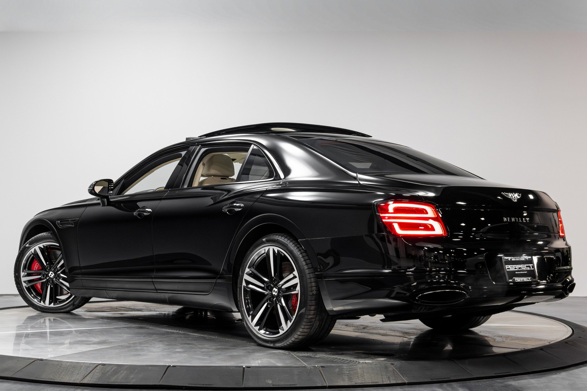 Used 2021 Bentley Flying Spur W12 image 54