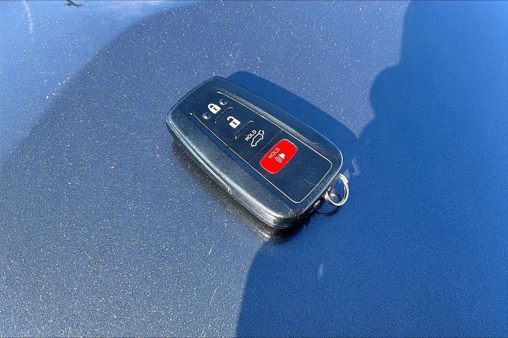 Used 2022 Toyota RAV4 XLE w/ Convenience Package image 11