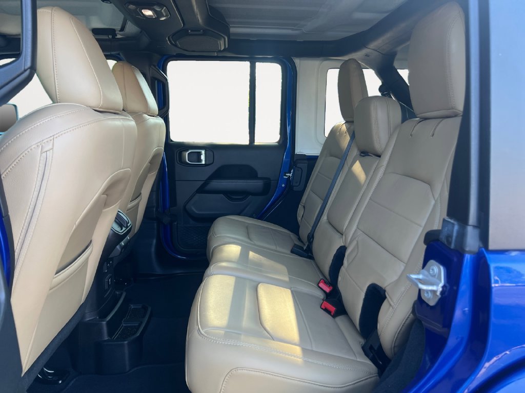 Used 2018 Jeep Wrangler Unlimited Sahara AWD/4WD image 13