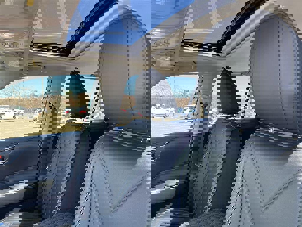 Used 2023 Toyota RAV4 XLE w/ Convenience Package image 2