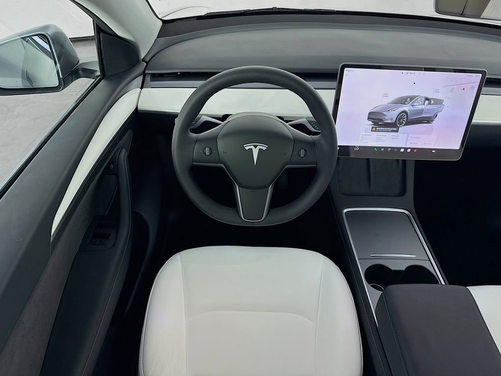 Used 2025 Tesla Model Y Long Range image 19