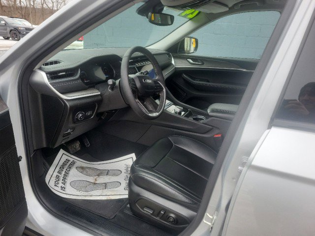 Used 2024 Jeep Grand Cherokee Limited image 10