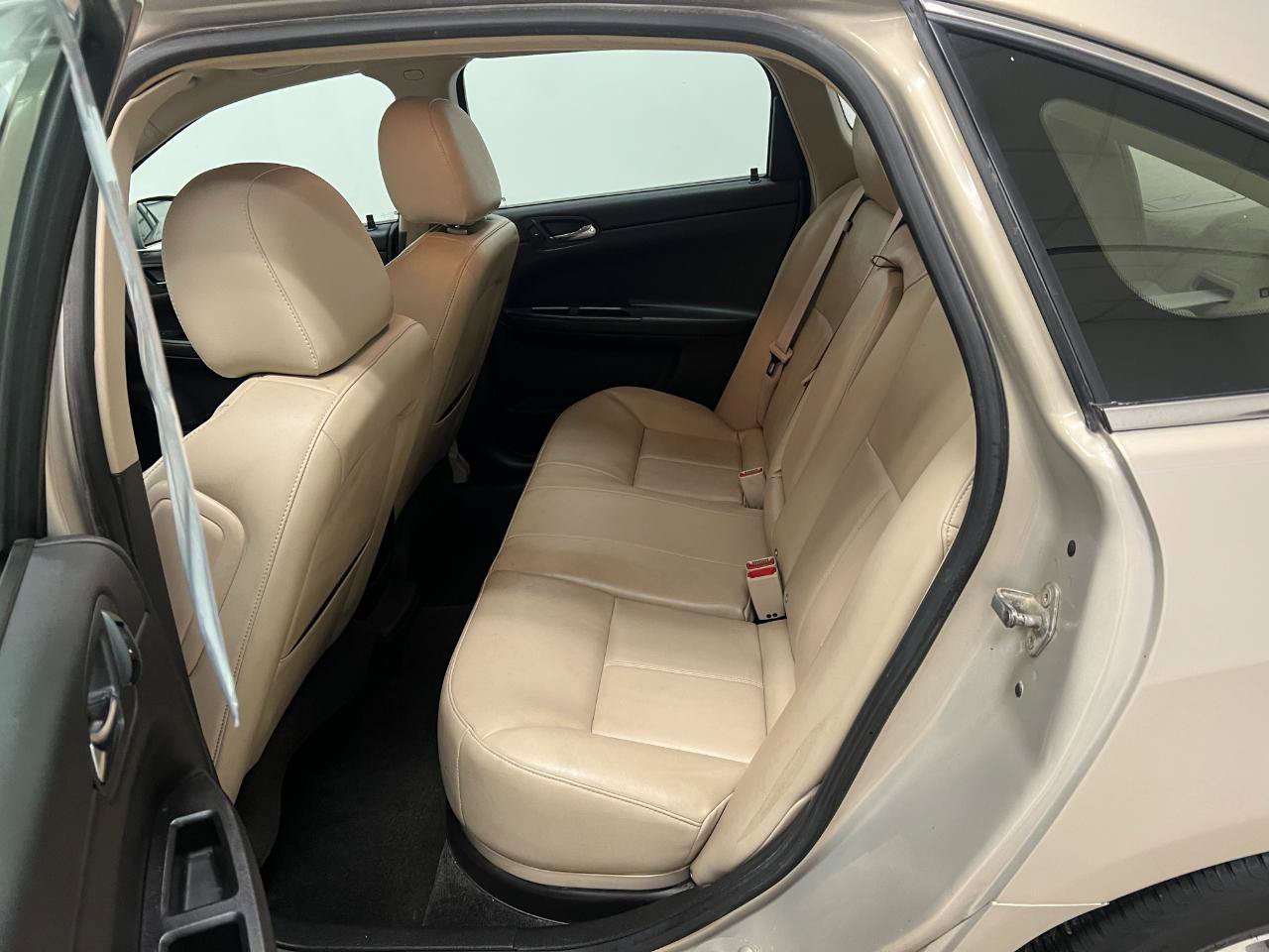 Used 2012 Chevrolet Impala LTZ FWD image 21